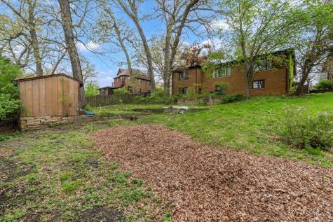 1070 20TH Avenue East Moline IL 61244