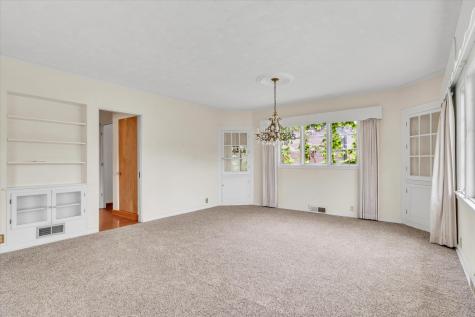 1070 20TH Avenue East Moline IL 61244