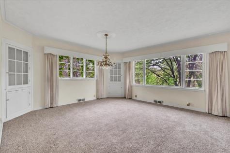 1070 20TH Avenue East Moline IL 61244