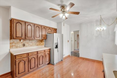 1070 20TH Avenue East Moline IL 61244