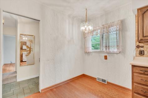1070 20TH Avenue East Moline IL 61244