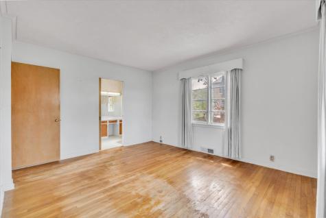 1070 20TH Avenue East Moline IL 61244