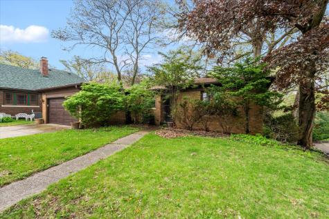 1070 20TH Avenue East Moline IL 61244