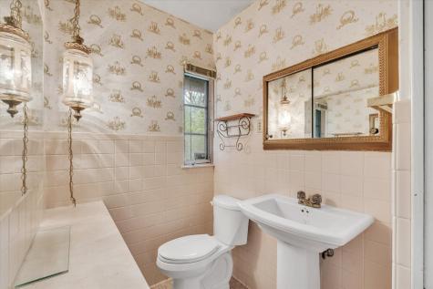 1070 20TH Avenue East Moline IL 61244