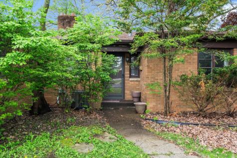 1070 20TH Avenue East Moline IL 61244