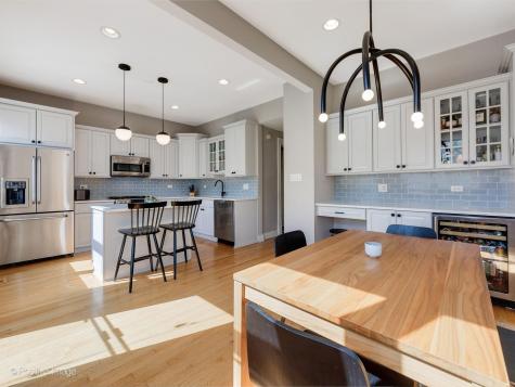 3813 North Hermitage Avenue Chicago IL 60613