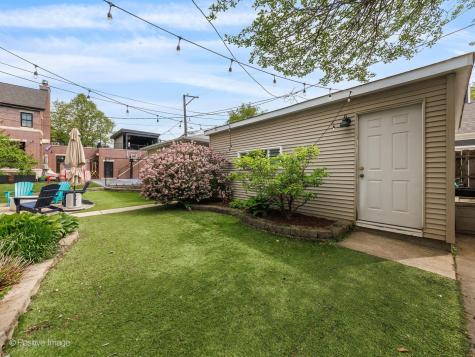 3813 North Hermitage Avenue Chicago IL 60613