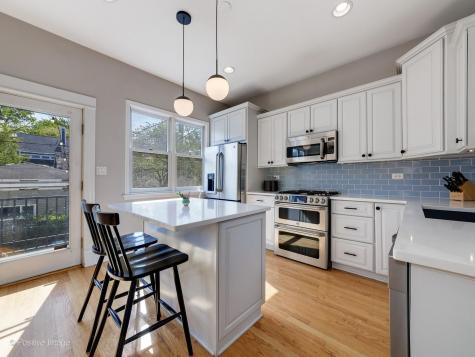 3813 North Hermitage Avenue Chicago IL 60613