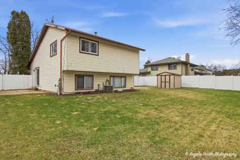 1920 Island Court Woodstock IL 60098