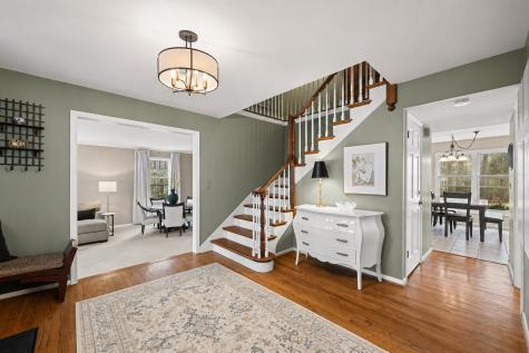 220 Dover Circle Lincolnshire IL 60069