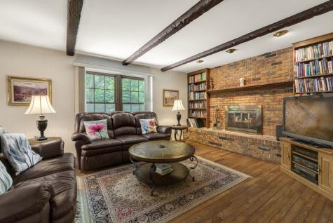 65 Regent Drive Oak Brook IL 60523