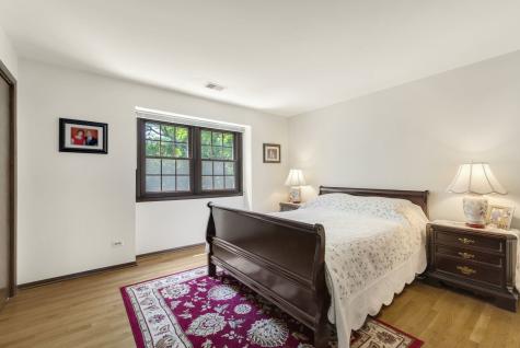 65 Regent Drive Oak Brook IL 60523