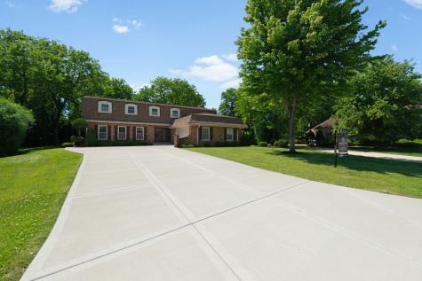 65 Regent Drive Oak Brook IL 60523