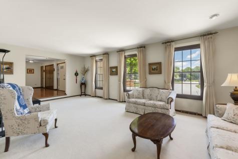 65 Regent Drive Oak Brook IL 60523