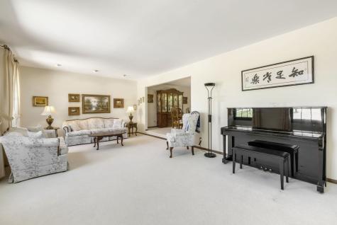 65 Regent Drive Oak Brook IL 60523