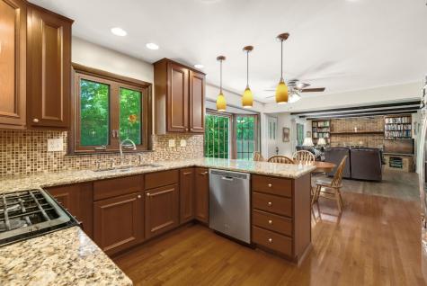 65 Regent Drive Oak Brook IL 60523