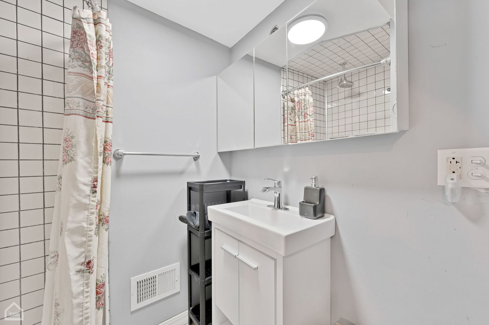 3736 West 70th Street Chicago IL 60629