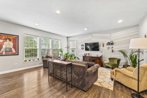 1251 West Thomas Road Wheaton IL 60187