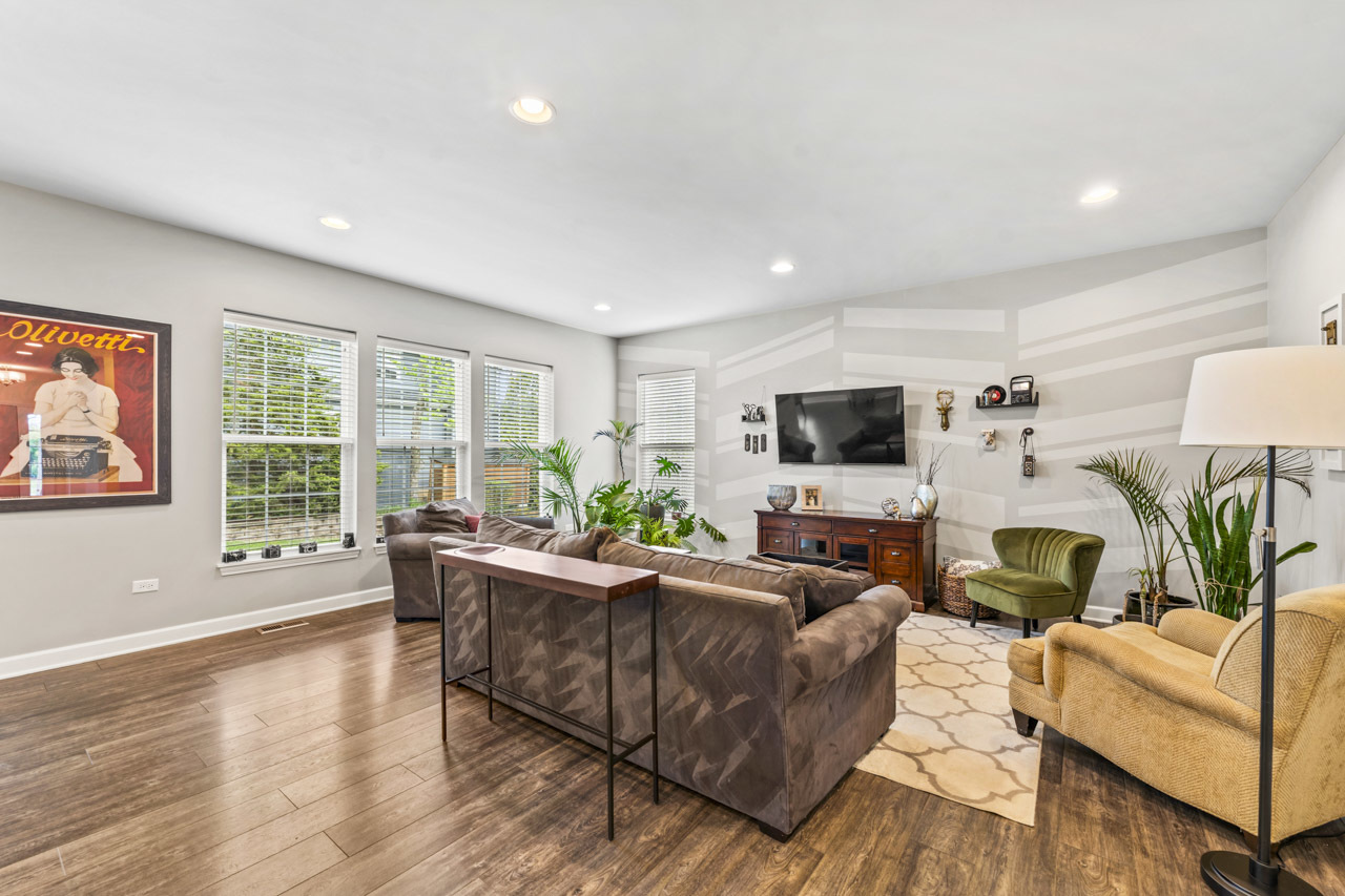1251 West Thomas Road Wheaton IL 60187