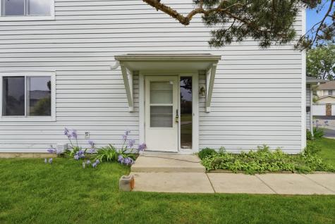 527 Alton Court Carol Stream IL 60188