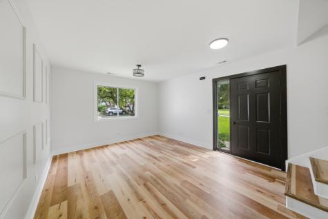 527 Alton Court Carol Stream IL 60188