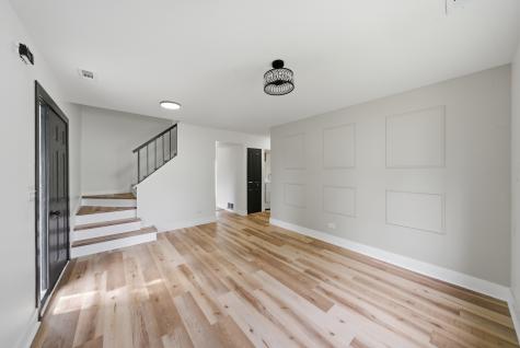 527 Alton Court Carol Stream IL 60188