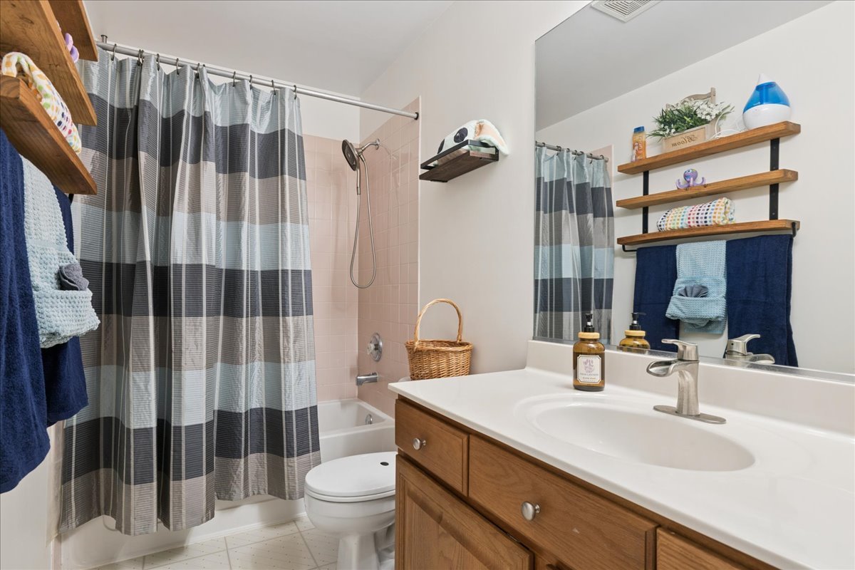 6 Crofton Court Lake In The Hills IL 60156