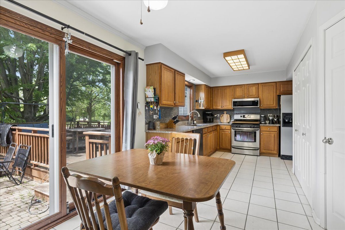 6 Crofton Court Lake In The Hills IL 60156