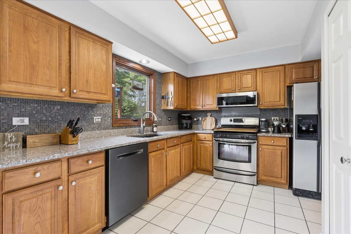 6 Crofton Court Lake In The Hills IL 60156