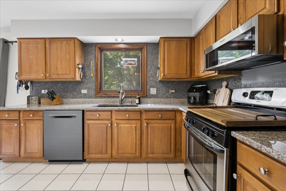 6 Crofton Court Lake In The Hills IL 60156
