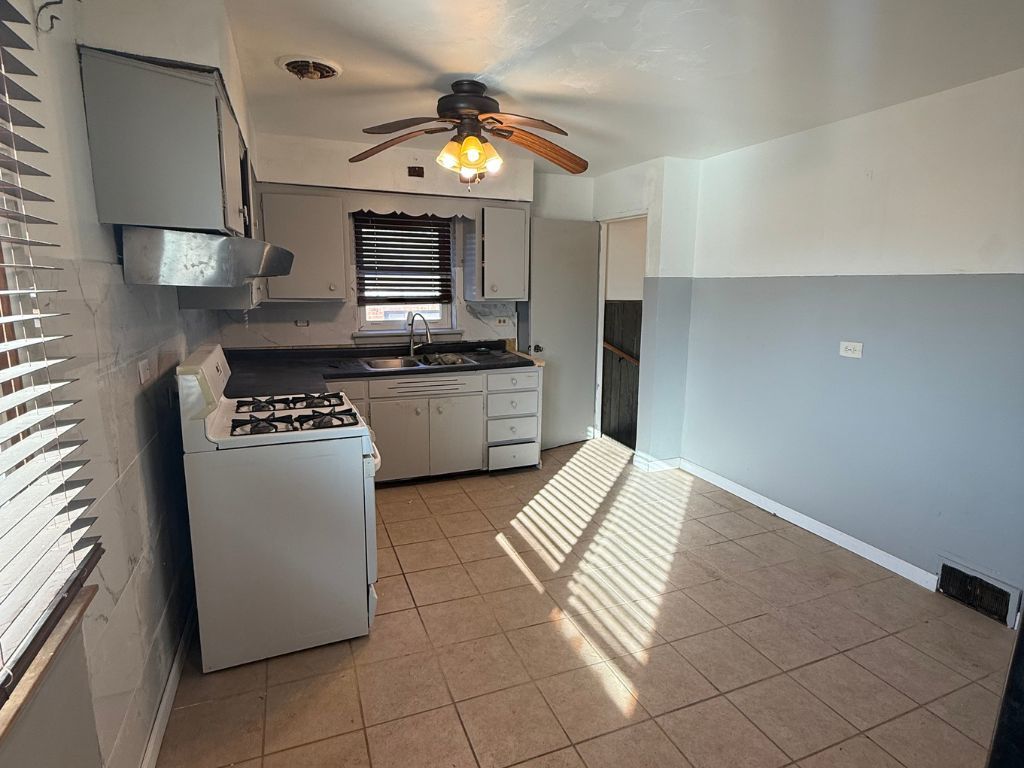 12484 South Michigan Avenue Chicago IL 60628