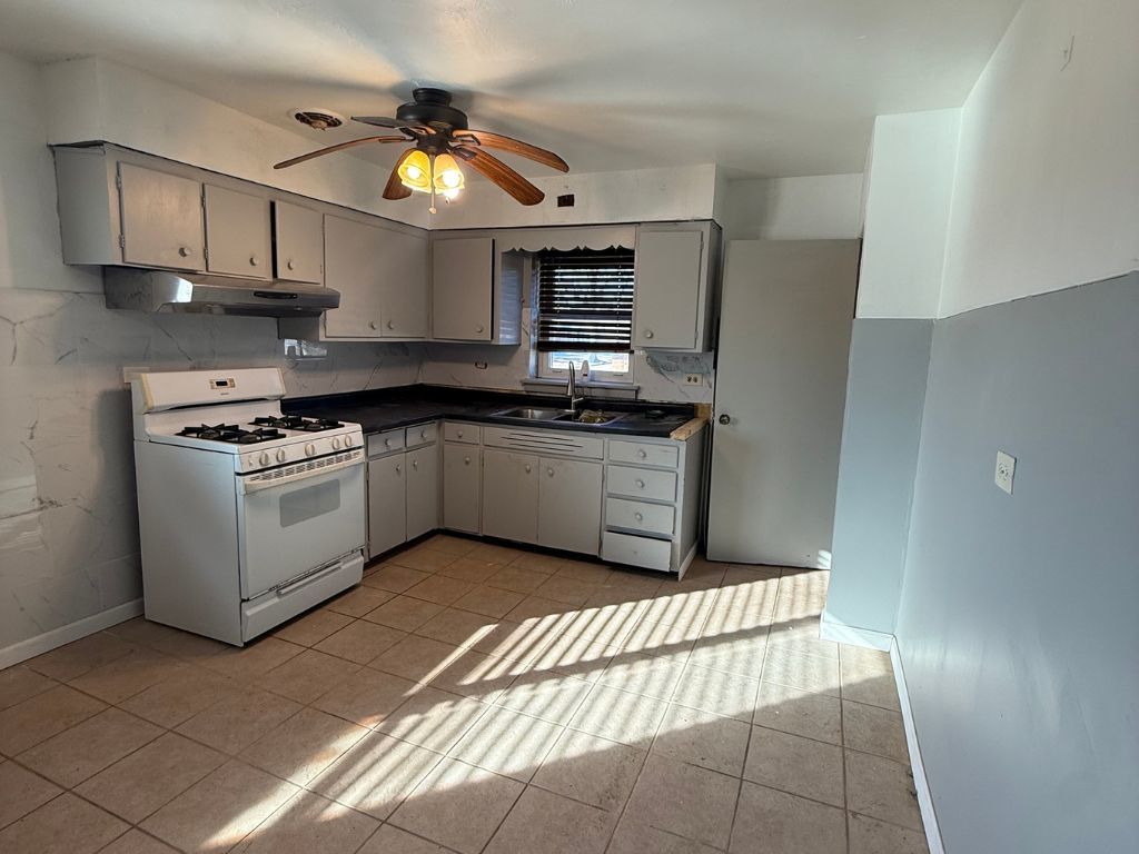 12484 South Michigan Avenue Chicago IL 60628