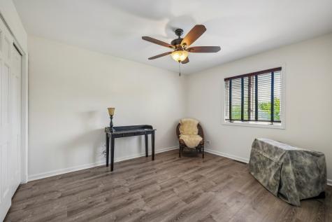 6 Crows Nest Court Third Lake IL 60030