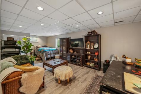 6 Crows Nest Court Third Lake IL 60030