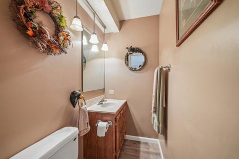 6 Crows Nest Court Third Lake IL 60030