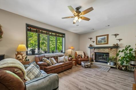 6 Crows Nest Court Third Lake IL 60030