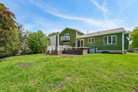 6 Crows Nest Court Third Lake IL 60030