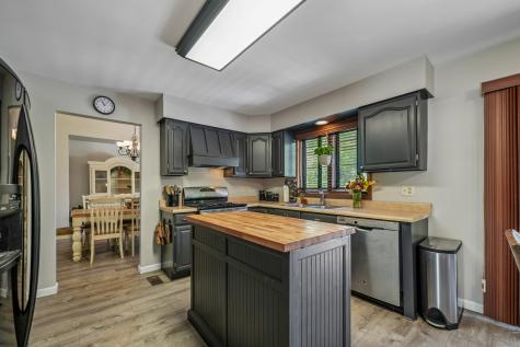 6 Crows Nest Court Third Lake IL 60030
