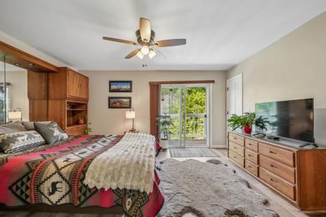 6 Crows Nest Court Third Lake IL 60030