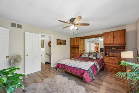 6 Crows Nest Court Third Lake IL 60030