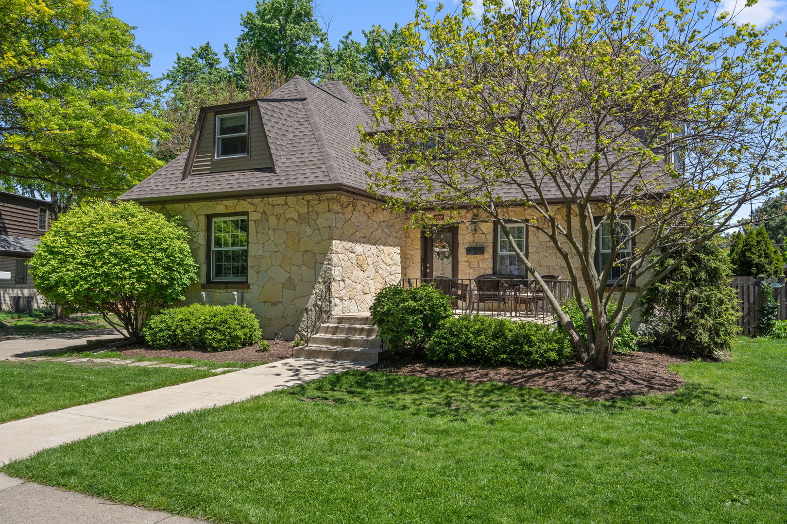 397 South Holly Avenue Elmhurst IL 60126