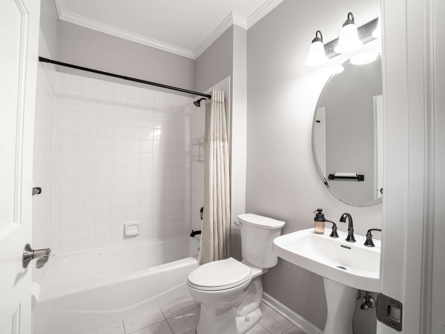 1837 Auburn Avenue Naperville IL 60565