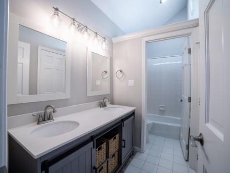 1837 Auburn Avenue Naperville IL 60565