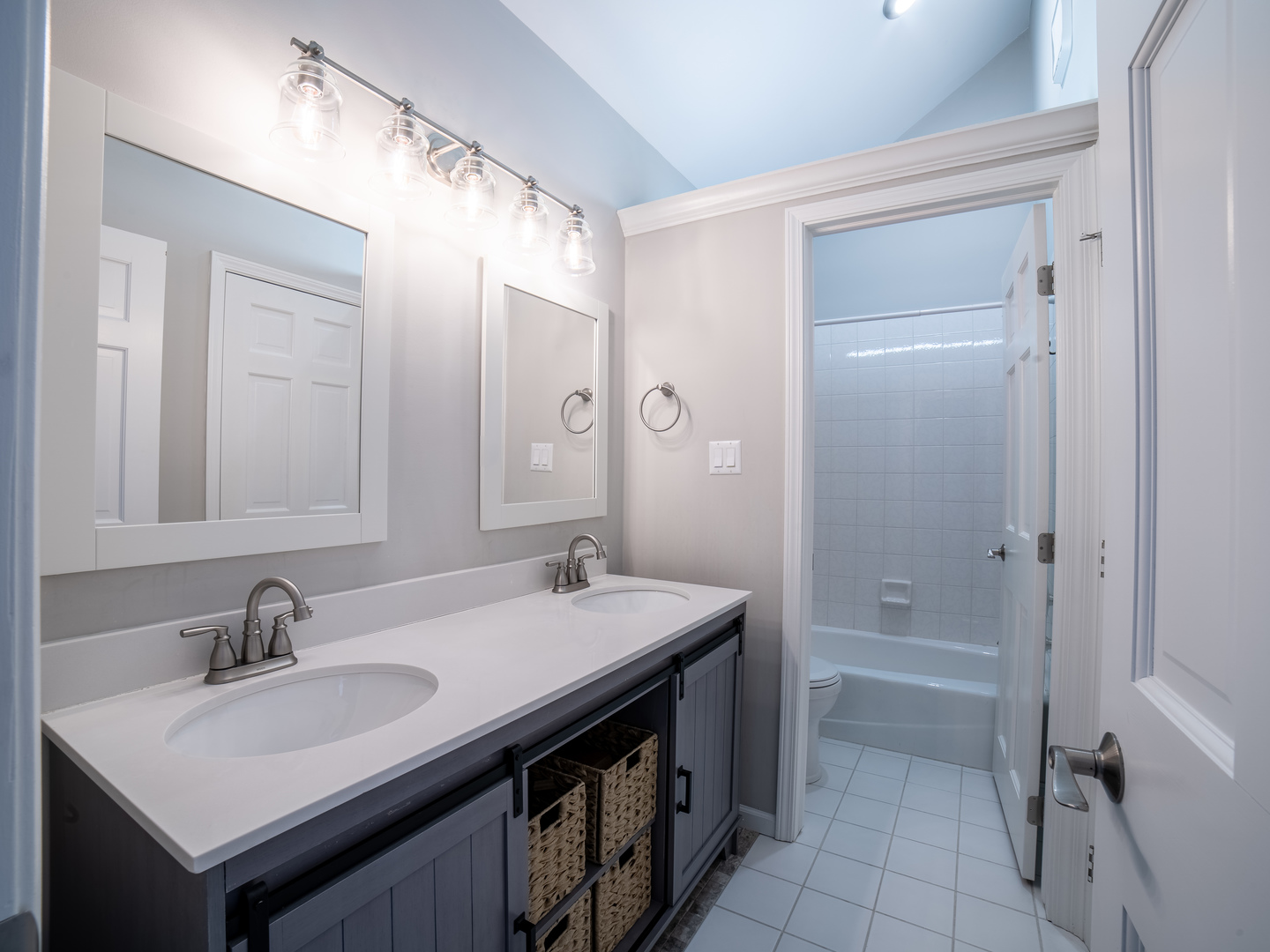 1837 Auburn Avenue Naperville IL 60565