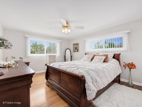 10833 Claridge Avenue Westchester IL 60154