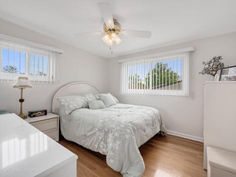10833 Claridge Avenue Westchester IL 60154