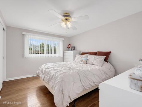 10833 Claridge Avenue Westchester IL 60154