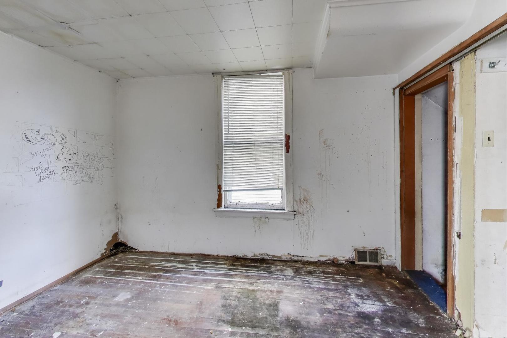 3835 West Montrose Avenue Chicago IL 60618