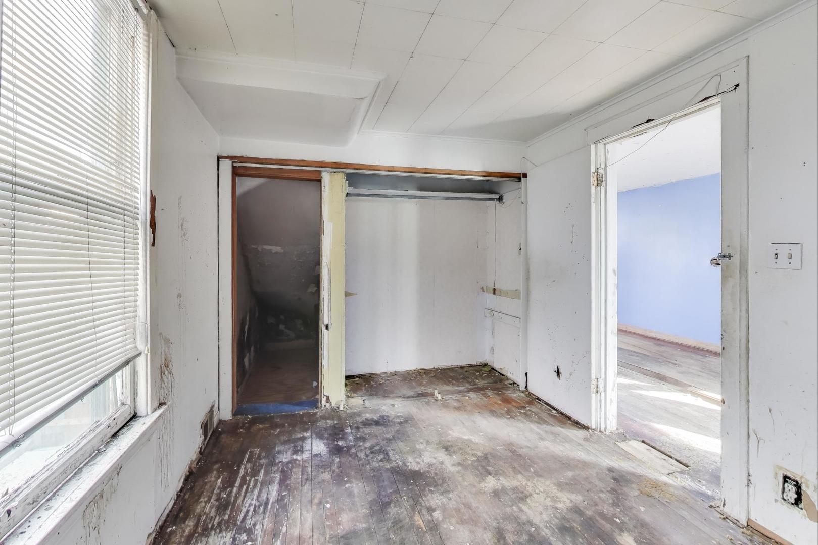 3835 West Montrose Avenue Chicago IL 60618