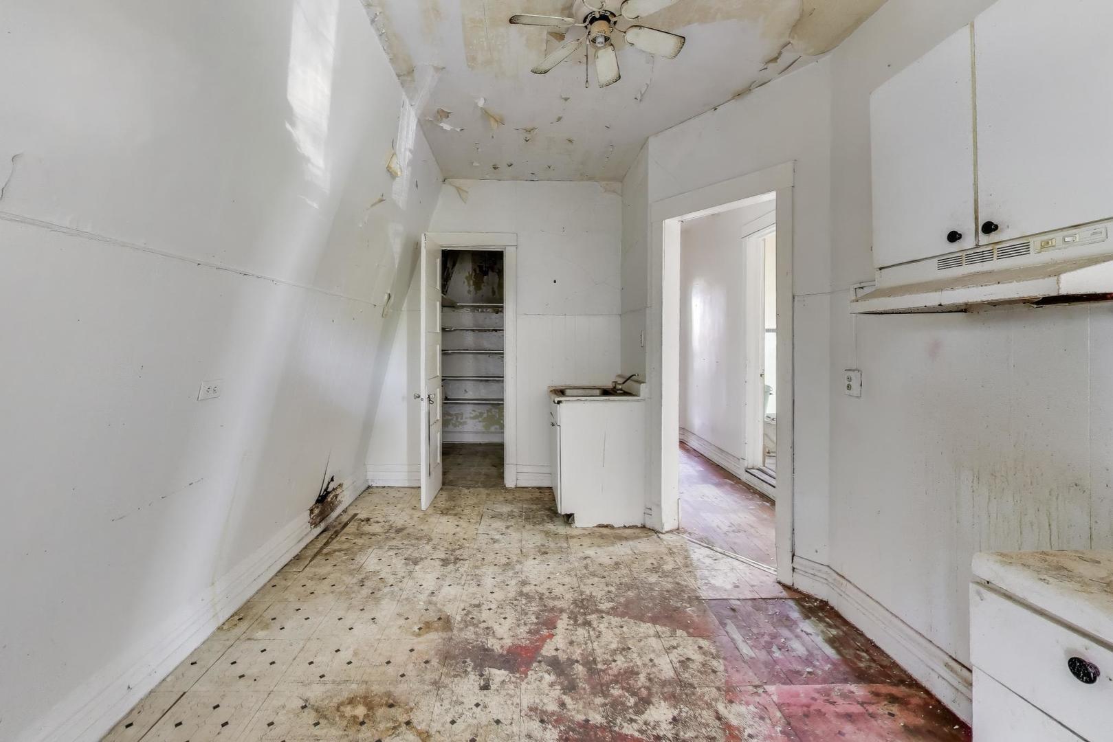 3835 West Montrose Avenue Chicago IL 60618